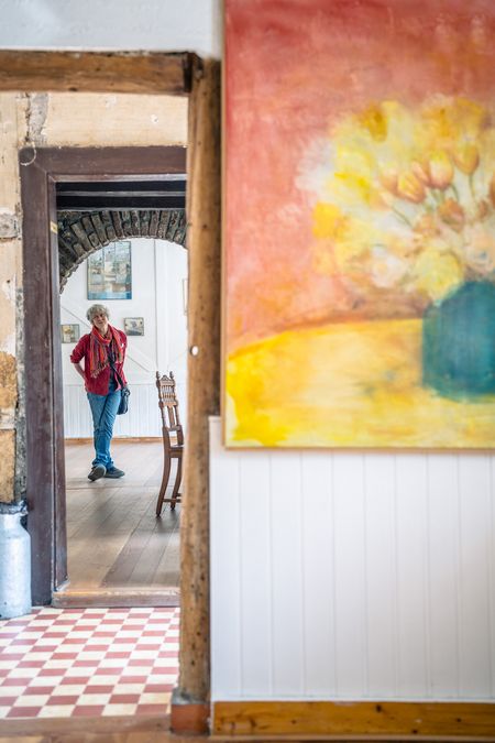 visiteur dans une galerie 