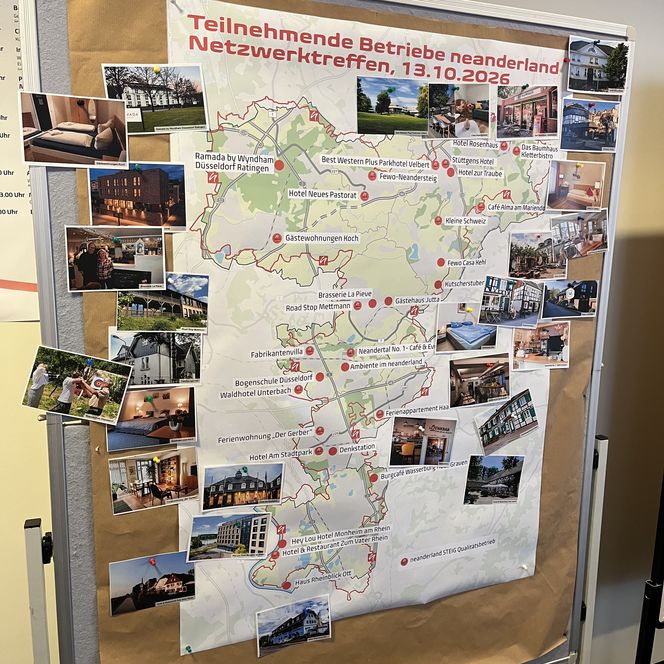 Foto einer Pinnwand mit einer Karte zum Thema World-Café vom Netzwerktreffen neanderland STEIG Qualitätsbetriebe