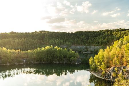 Partial section of the tree-lined body of water of the Schlupkothen in the former quarry in Wülfrath