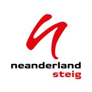 neanderland STEIG-Logo (kleines rotes n über kleineren schwarzen "neanderland"-Schriftzug und roten "steig"-Schriftzug darunter auf weißem Hintergrund)
