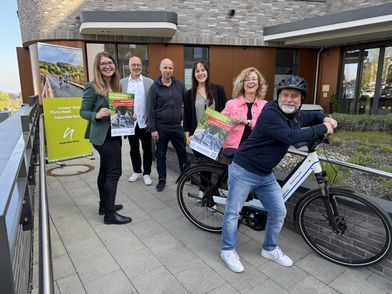 Foto di gruppo per la presentazione del festival estivo di quest'anno sulla PanormaRadweg Niederbergbahn nelle città di Heiligenhaus, Velbert, Wülfrath e Haan
