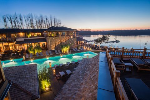 Außenansicht der Therme Vabali Spa am Elbsee in Hilden gelegen